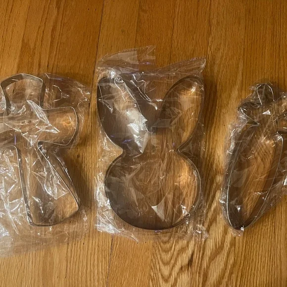 3 large cookie cutters bunny, carrot and cross - Picture 1 of 5